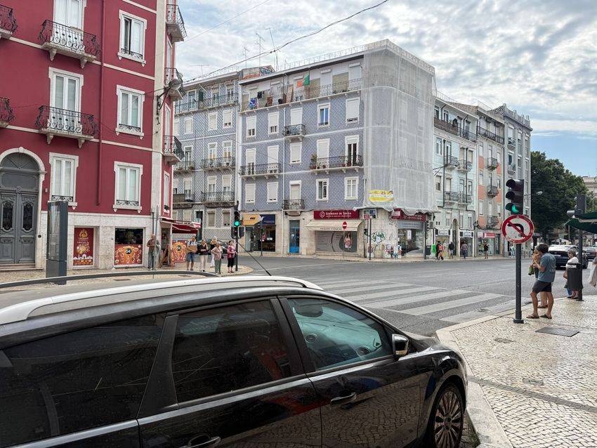Fotografia 2 de 15 — Apartamento T3 à venda em Arroios, Lisboa