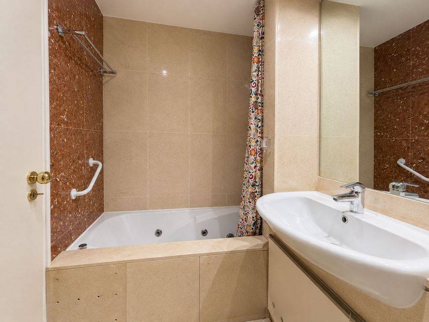 Fotografia 18 de 26 — Apartamento T2 à venda em Lumiar, Lisboa